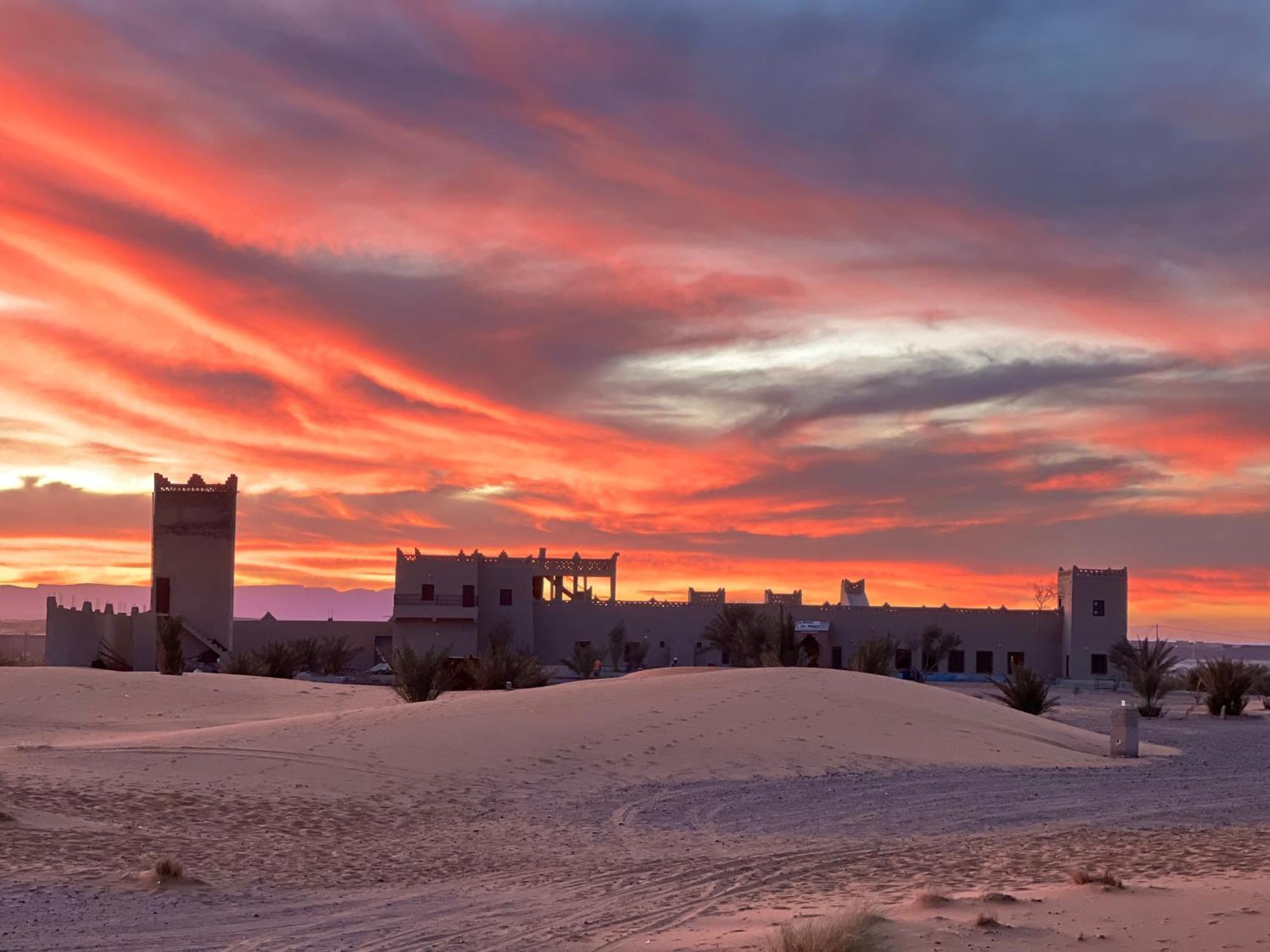 Hotel Camping Les Roses Des Dunes & Piscine Merzuga Kültér fotó