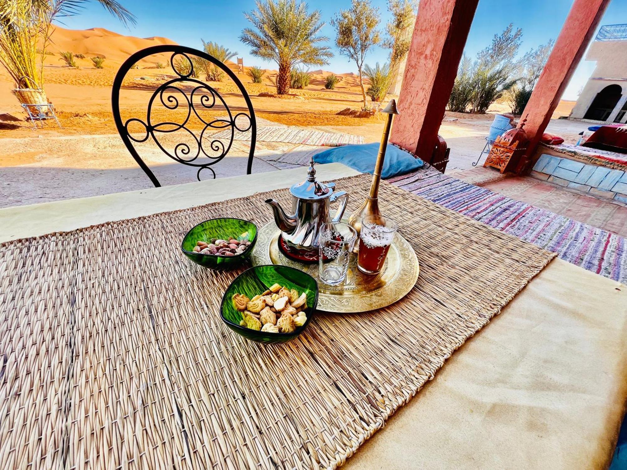 Hotel Camping Les Roses Des Dunes & Piscine Merzuga Kültér fotó