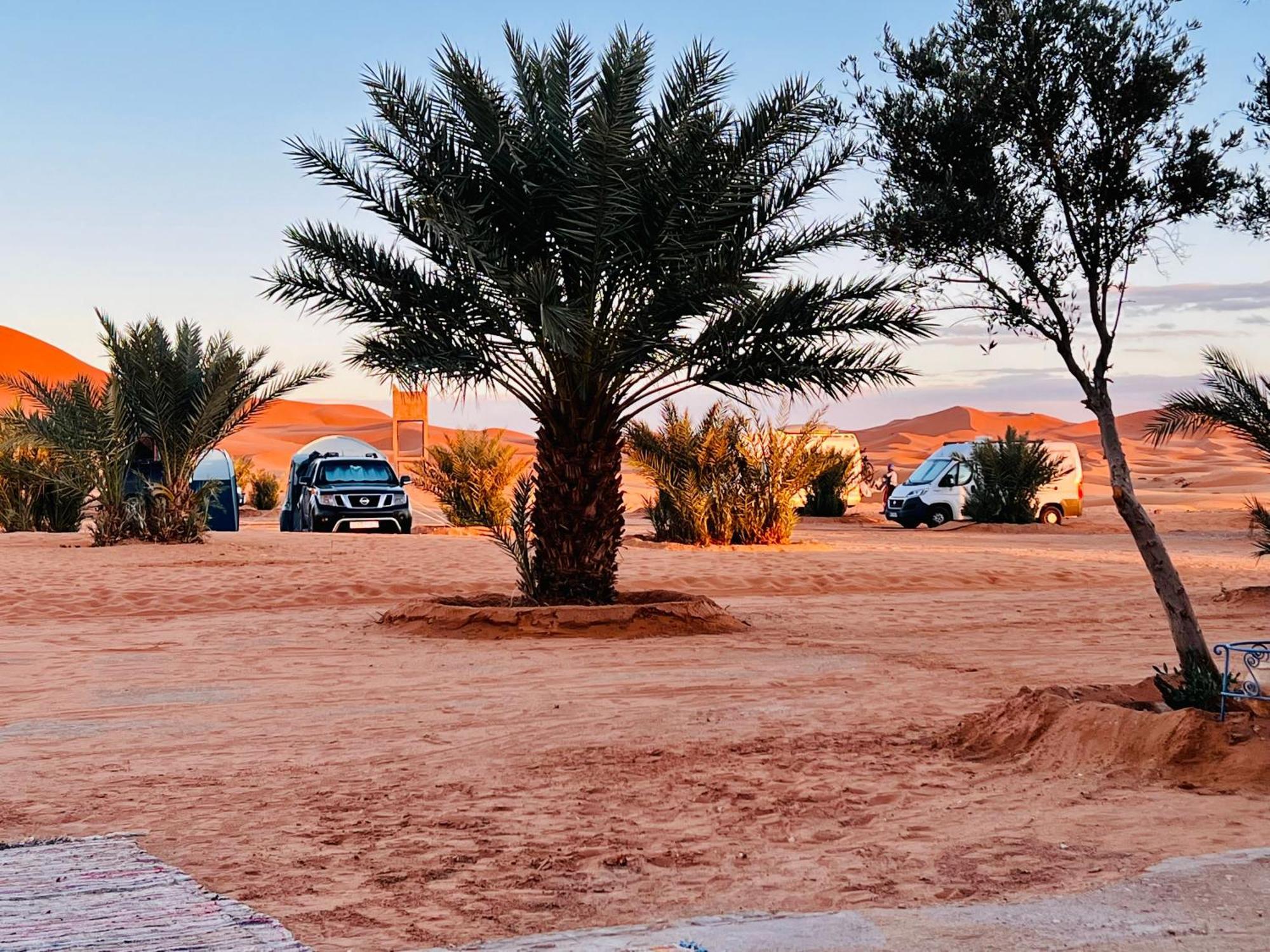 Hotel Camping Les Roses Des Dunes & Piscine Merzuga Kültér fotó