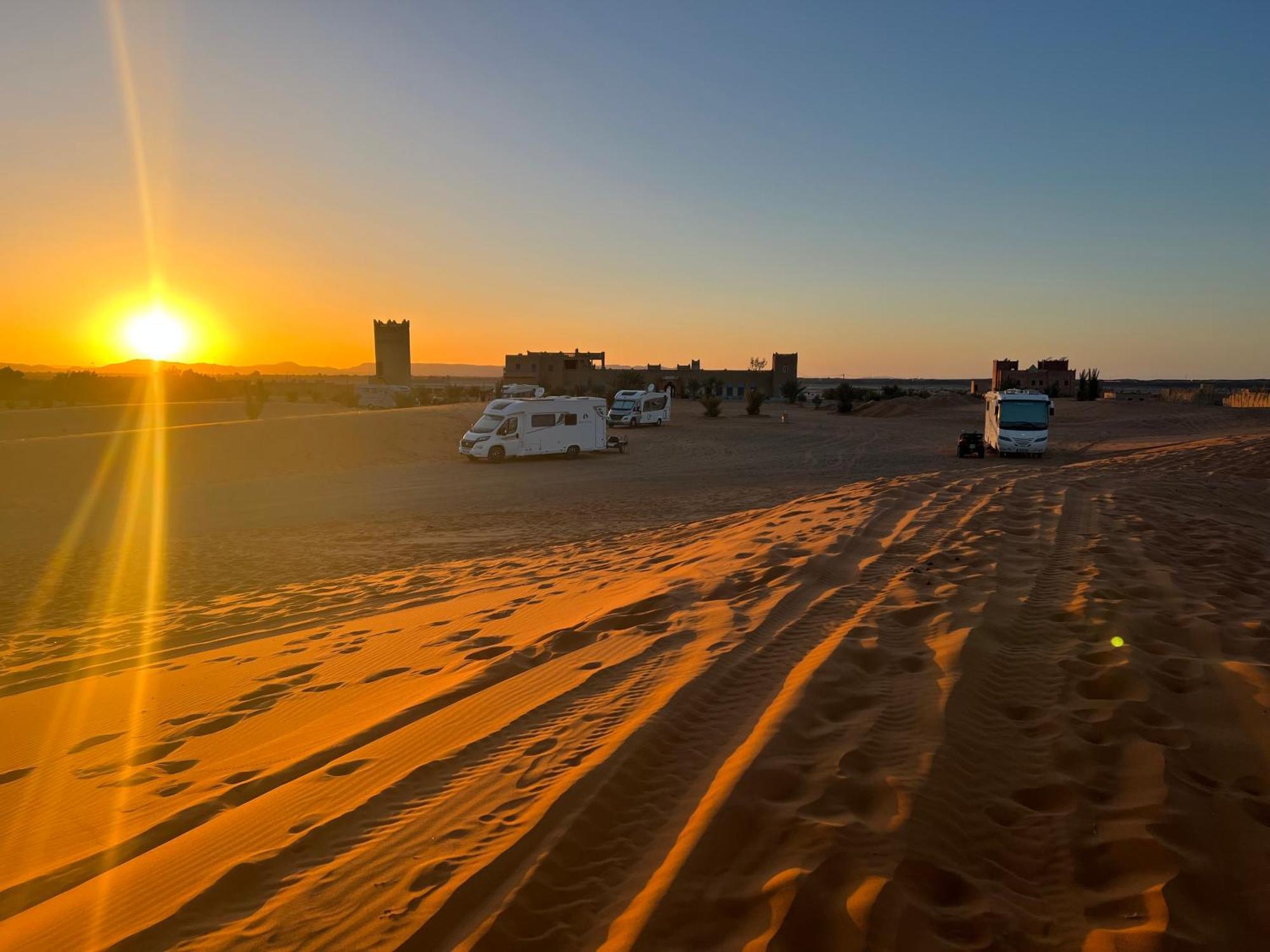 Hotel Camping Les Roses Des Dunes & Piscine Merzuga Kültér fotó