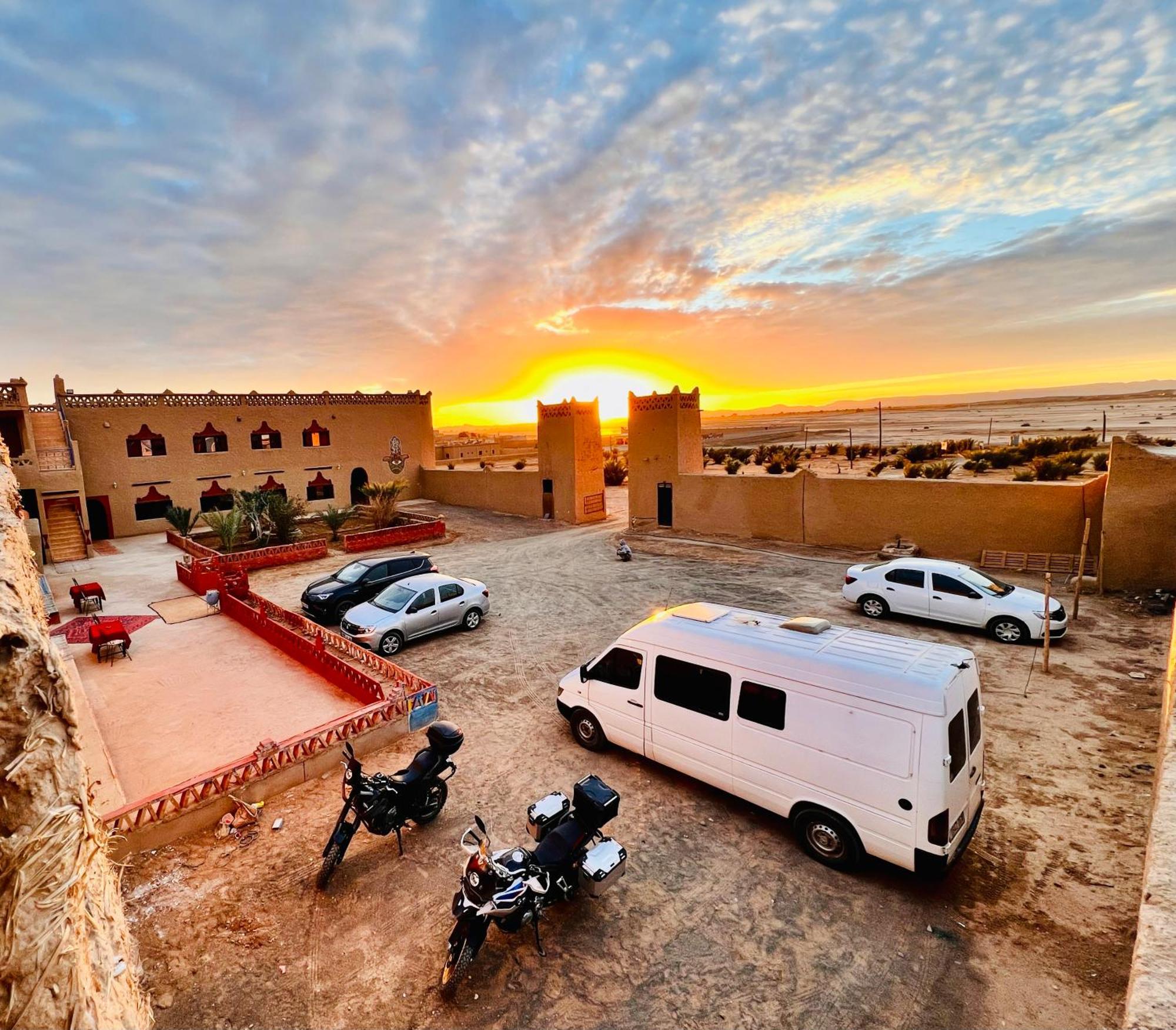 Hotel Camping Les Roses Des Dunes & Piscine Merzuga Kültér fotó