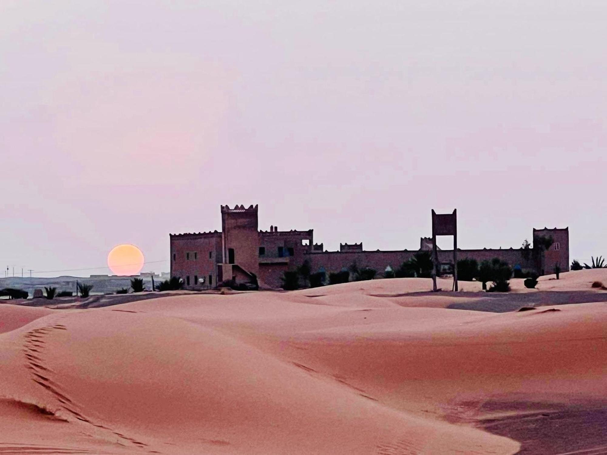 Hotel Camping Les Roses Des Dunes & Piscine Merzuga Kültér fotó