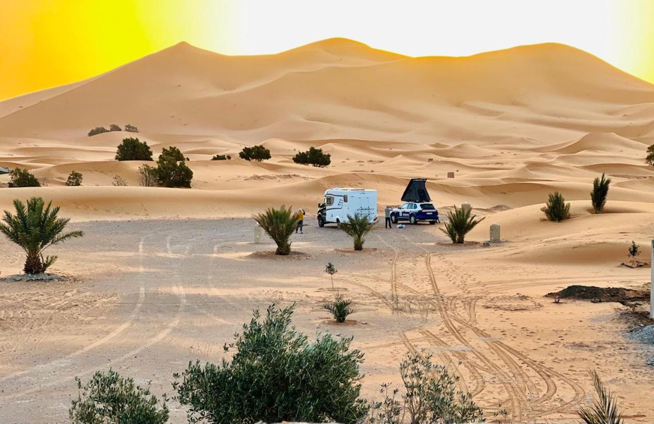 Hotel Camping Les Roses Des Dunes & Piscine Merzuga Kültér fotó